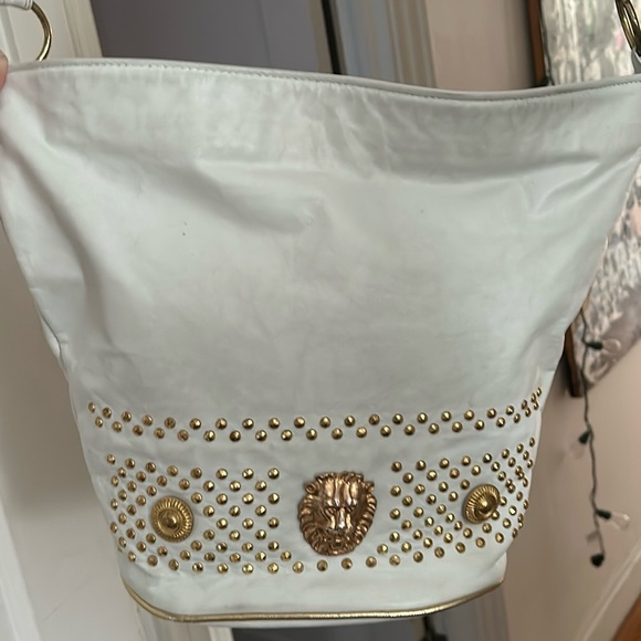 Vintage white leather gold lion studded bucket bag - Picture 9 of 9